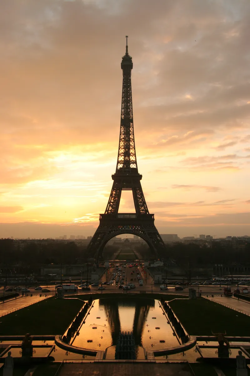 The Incredible Story of Victor Lustig Selling the Eiffel Tower