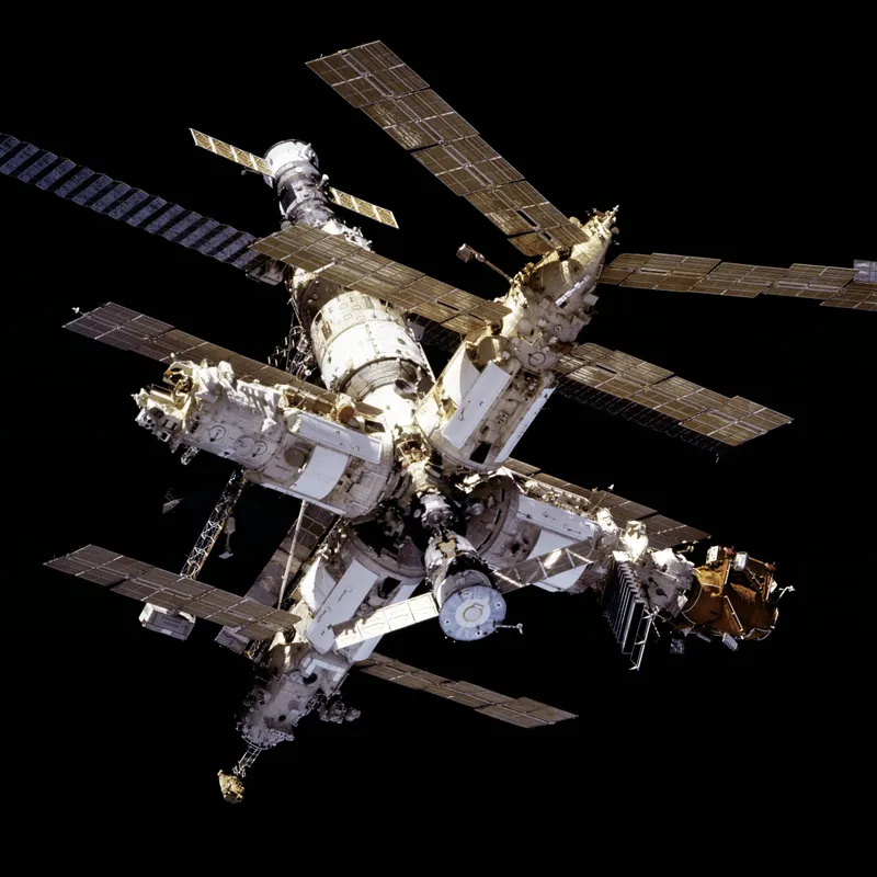 Mir Space Station Fire: The 1997 Oxygen Generator Disaster