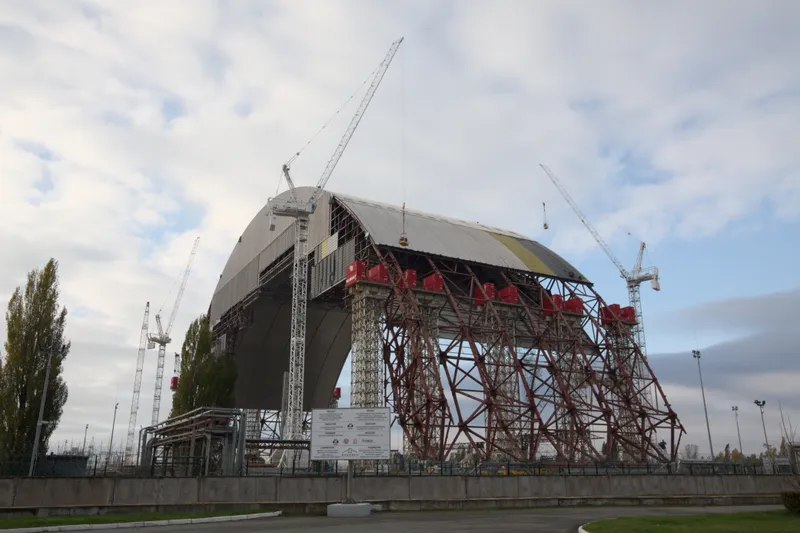 The Ingenious Metal Blanket Over Chernobyl's Reactor